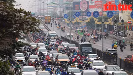 Giao thông Thủ đô 'kẹt cứng' trong ngày đầu đi làm sau nghỉ Tết dương lịch 2023