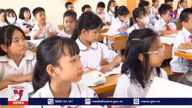 Trường học quá tải, đất lại bỏ hoang