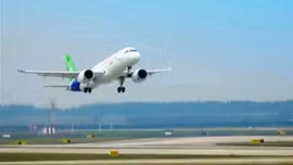 Máy bay 'Made in China' cạnh tranh với Airbus, Boeing lần đầu cất cánh