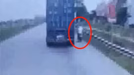 Suýt mất mạng vì cố tình vượt container