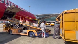 Cảng hàng không quốc tế Cát Bi hỗ trợ người dân vùng lũ