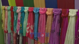 Gìn giữ và đưa sản phẩm lụa Nha Xá bay xa