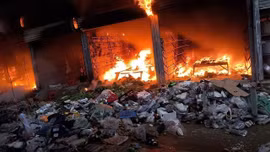 Cháy lớn tại chợ trung tâm huyện Yên Minh, Hà Giang