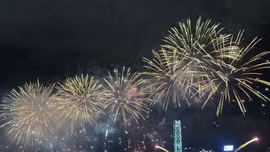 Pháo hoa rực sáng chào đón Tết Nguyên đán tại Hong Kong (Trung Quốc)