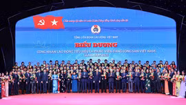 Biểu dương công nhân lao động tiêu biểu là đảng viên