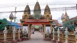 Vượt rào cản đặc thù, lan tỏa tinh thần ngày bầu cử đến từng phum, sóc