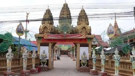 Vượt rào cản đặc thù, lan tỏa tinh thần ngày bầu cử đến từng phum, sóc