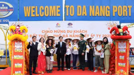 Đà Nẵng rộn ràng đón khách 'xông đất' đầu năm