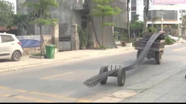 Xe ba gác tự chế - Hiểm họa rình rập trên đường phố