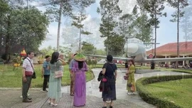 Chuyên cơ Yak-40 gắn với Chủ tịch Tôn Đức Thắng