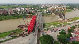 Cầu Đuống mới nguy cơ dừng thi công vì mặt bằng 'án binh bất động'