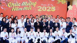 Thủ tướng thăm, động viên các lực lượng trực Tết