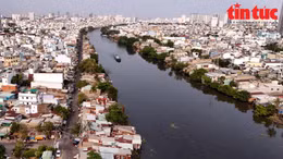 Hơn 1.600 căn nhà trên bờ Bắc kênh Đôi (Quận 8, TP Hồ Chí Minh) bị ảnh hưởng bởi dự án.