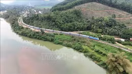 Thông tuyến đường sắt Bắc - Nam qua Hà Tĩnh sau sự cố lật tàu hàng