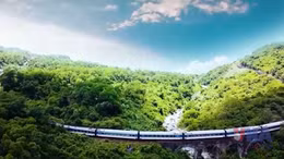 Hành trình đường sắt Bắc - Nam được xếp hạng tuyệt vời nhất thế giới 2025