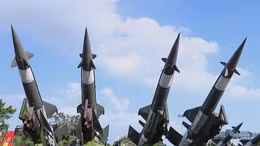 Đông nghịt người chiêm ngưỡng dàn khí tài quân sự ‘Made in Vietnam’ tại Triển lãm Thành tựu quốc gia 