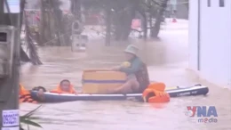 Ứng cứu người dân vùng ngập lụt tại Gia Lai 