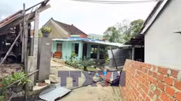 Sạt lở núi gây sập và hư hại nghiêm trọng nhà cửa ở Đắk Lắk 