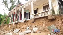 Di dời các hộ dân vùng núi bị sập nhà, nguy cơ sạt lở tại Huế 