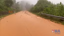 Sạt lở nghiêm trọng trên nhiều tuyến đường giao thông miền núi ở Huế