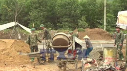 Thần tốc xây nhà, ấm lòng dân đón Tết 