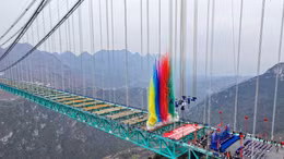 Trung Quốc hoàn thành cấu trúc chính của cây cầu cao nhất thế giới
