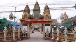 Vượt rào cản đặc thù, lan tỏa tinh thần ngày bầu cử đến từng phum, sóc