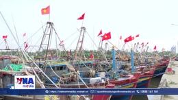 Cờ Tổ quốc đồng hành cùng ngư dân vươn khơi