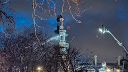 Pháp: Cháy tòa thị chính quận ở Paris