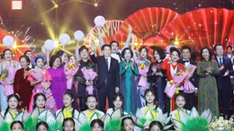 Chủ tịch nước dự Chương trình nghệ thuật 'Xuân Quê hương 2025'