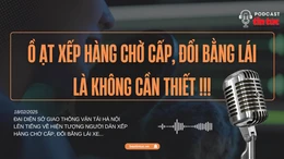 Ồ ạt xếp hàng chờ cấp đổi giấy phép lái xe là không cần thiết