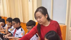 Từ tấm thiệp AI của học trò đến danh hiệu Nhà giáo dục số 2025 