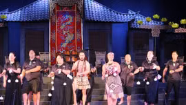 Nghệ thuật haka độc đáo của người New Zealand hòa nhịp cùng hát bội