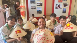 Mừng Xuân Bính Ngọ - Mừng Đảng quang vinh trên thành phố mang tên Bác