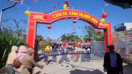 Sôi nổi lễ hội 'Chùa Bà - Cảng thị Nước Mặn' ở Gia Lai