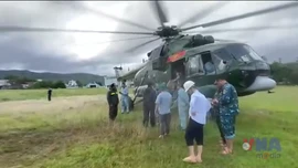 Trực thăng liên tục tiếp tế 20 tấn hàng hoá cứu trợ vùng lũ Đắk Lắk