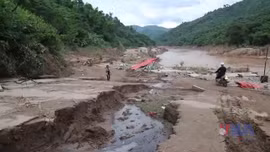 Sạt lở núi, lũ cuốn trôi gây hư hỏng nghiêm trọng Quốc lộ 16
