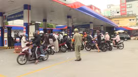 Giá xăng giảm trước Tết Nguyên đán