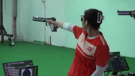 Xạ thủ Trịnh Thu Vinh lên ngôi số 1 châu Á ở nội dung 25m súng ngắn