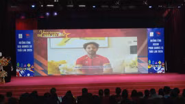 Cầu thủ Nguyễn Xuân Son và tay vợt Nguyễn Thùy Linh giành chiến thắng trong cuộc bình chọn trên mạng xã hội