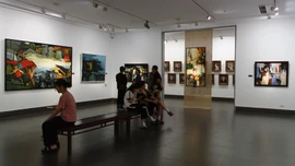 Phố Hà Nội đậm sắc màu trong tranh họa sĩ Đậu Quang Anh