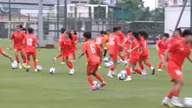 Đội tuyển U16 nữ Việt Nam tập luyện chuẩn bị cho giải vô địch Đông Nam Á 2025