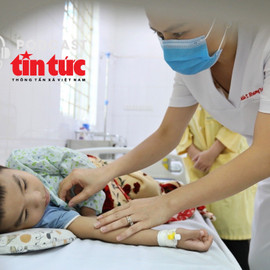 Chăm sóc trẻ nhỏ mắc sốt xuất huyết đúng cách
