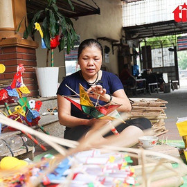 Người giữ lửa nghề ở làng đồ chơi dân gian Hậu Ái 