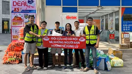 Người dân Hà Nội chung tay cùng cả nước hướng về đồng bào vùng lũ lụt