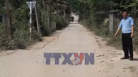 Người dân mòn mỏi chờ hoàn trả đường dân sinh