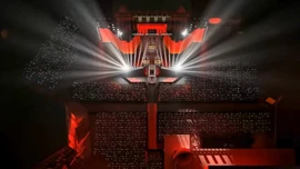 Không gian trình diễn đa tầng với sân khấu bay tại Hòa nhạc Ánh sáng 2026