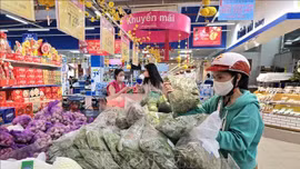 Người dân chi tiêu tiết kiệm dịp Tết