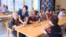Dưỡng lão kiểu mới: Sáng đưa đi, chiều đón về