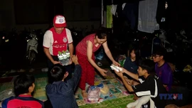 Tình người trong cơn lũ lịch sử